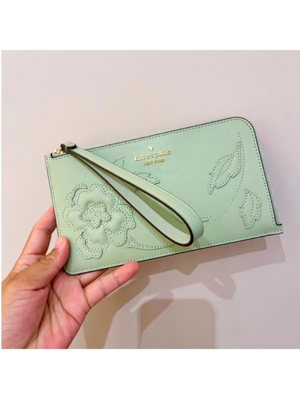 Kate Spade Lucy Floral Applique Medium L-zipWristlet # KL856